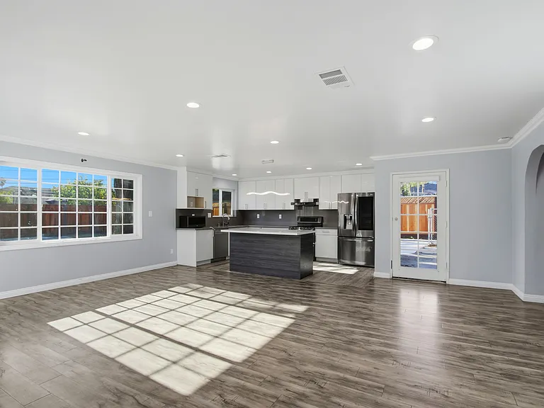 12610 Paseo Flores — Photo 13