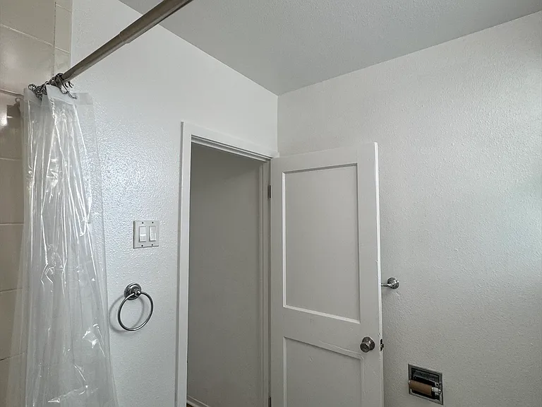 70 Parrott St — Photo 28