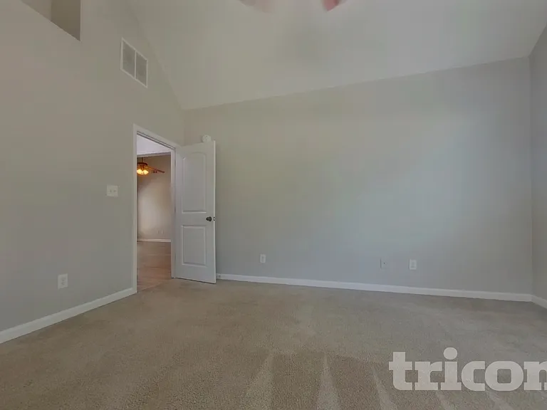 104 Logan Creek Ct — Photo 11