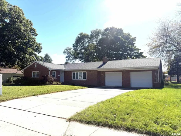 230 E Fernwood St, Morton, IL 61550