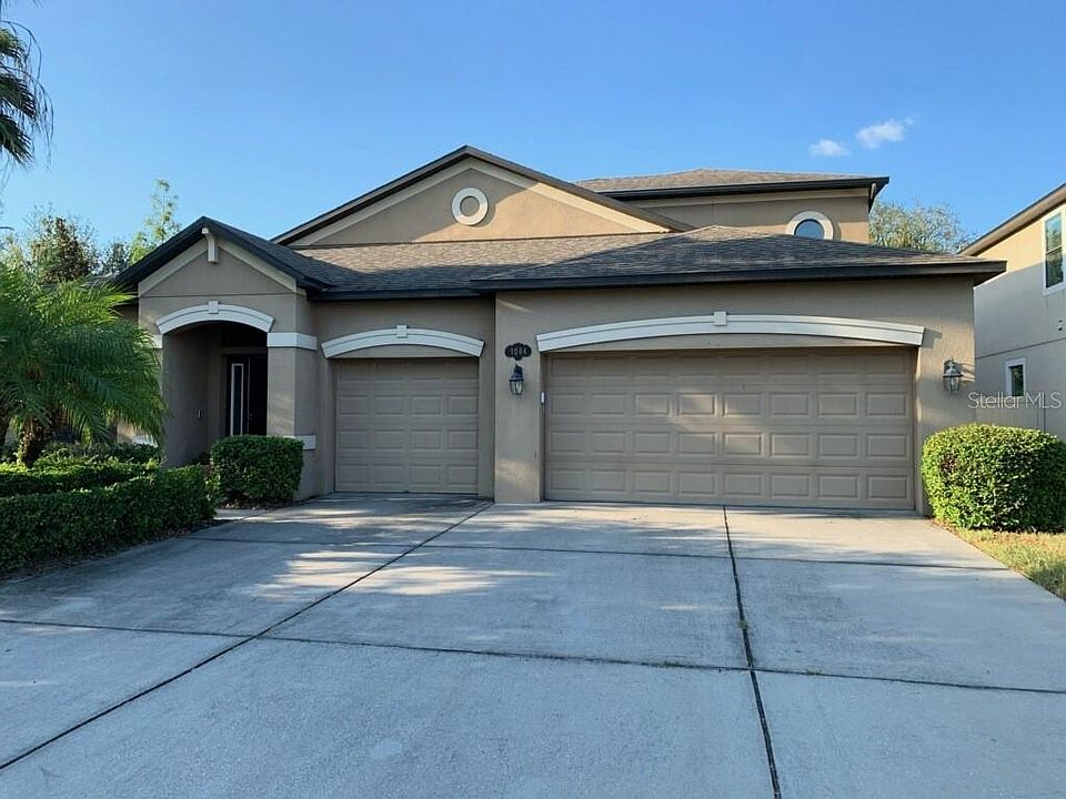 1st image of 1004 Oakcrest Dr