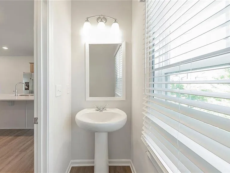 3625 Hawthorne Ter — Photo 13