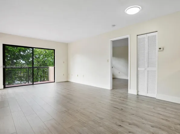 995 SW 84th Ave APT 309, Miami, FL 33144