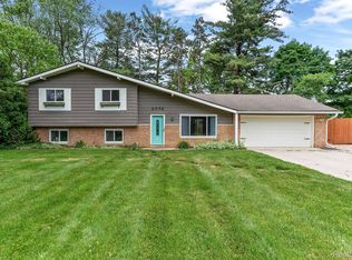 2552 N Lake Angelus Rd W, Lake Angelus, MI 48326