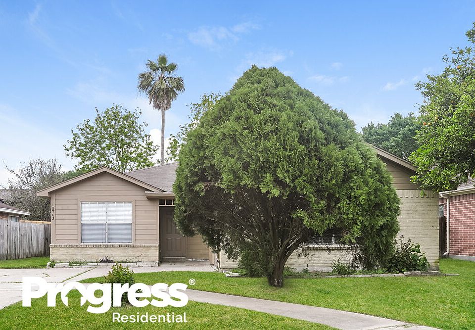1st image of 18702 Spinney Ln