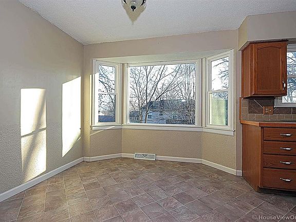 4th image of 117 Centennial Dr