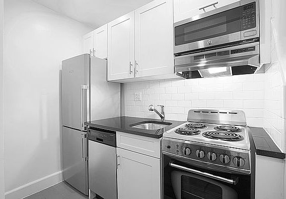 5th image of 24 5th Ave APT 211