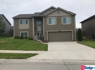 19072 Robin Dr, Omaha, NE 68136