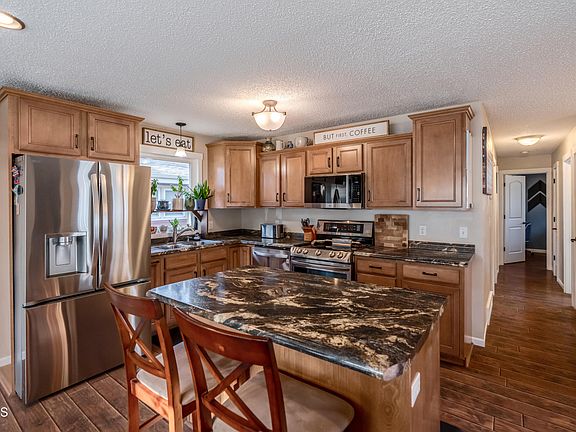 4th image of 1624 Columbia Dr