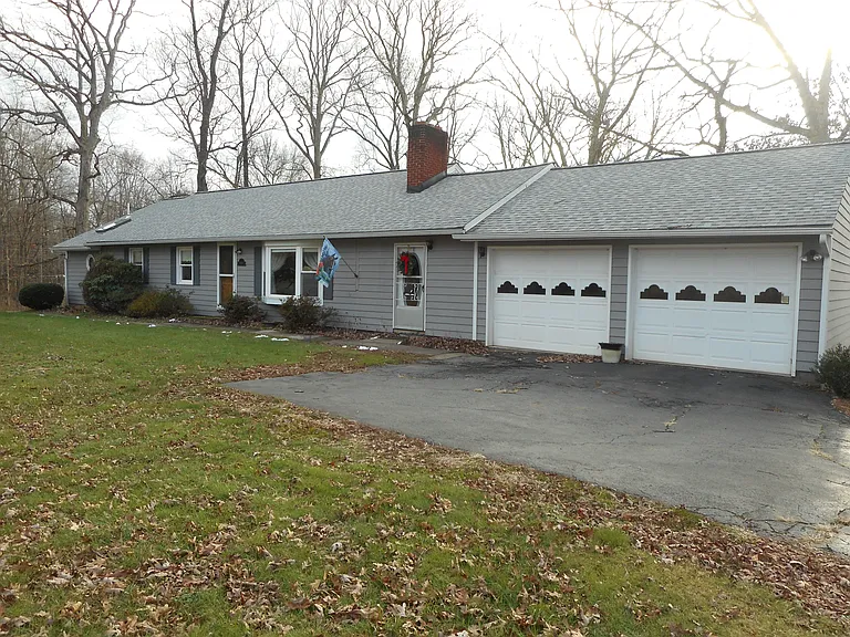 10433 Crockett Rd — Photo 1