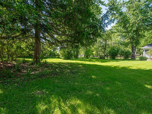 4th image of 8204 Red Bud Ln E