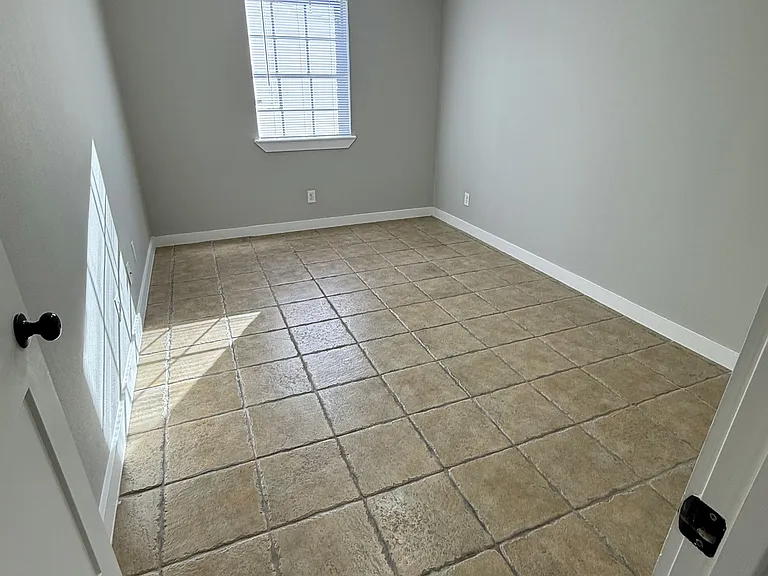 302 N Montevideo Ave #4 — Photo 6