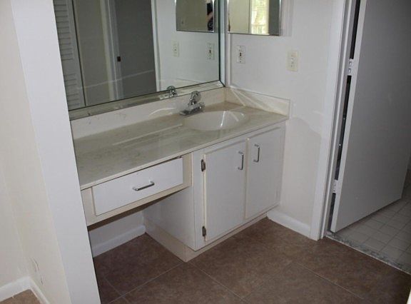 5th image of 1230 The Pointe Dr