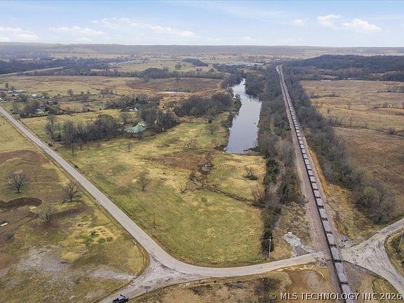 4th image of 3216 S 4300th Rd