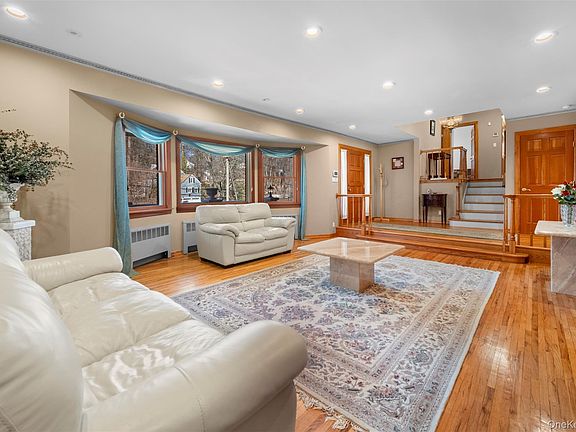 3rd image of 22 Ravine Road