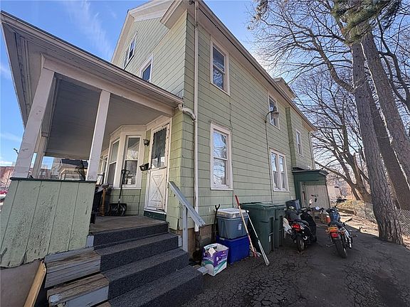 3rd image of 7 Riverbank Pl