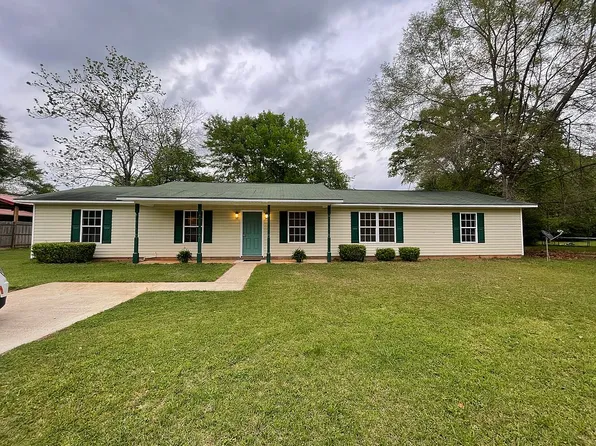 83 Cedar St, Cuthbert, GA 39840