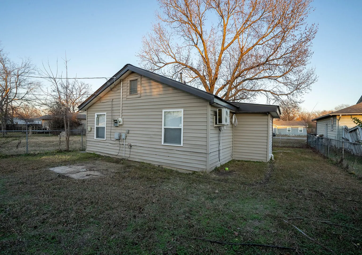 2 Bed | 1 Bath in Tulsa! Section 8 Welcomed! — Photo 3