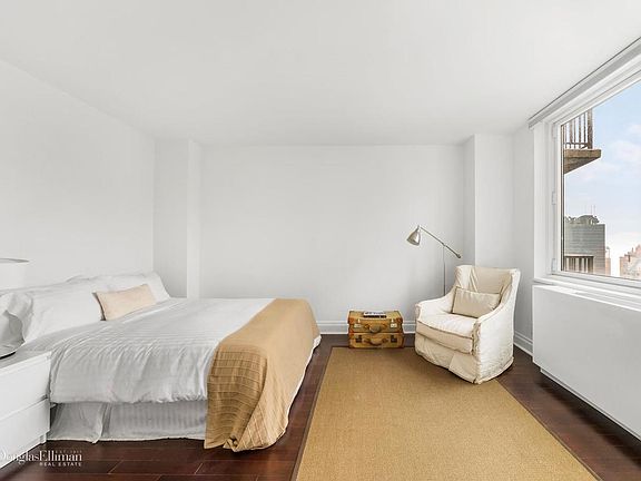 5th image of 212 E 47th St APT 32G