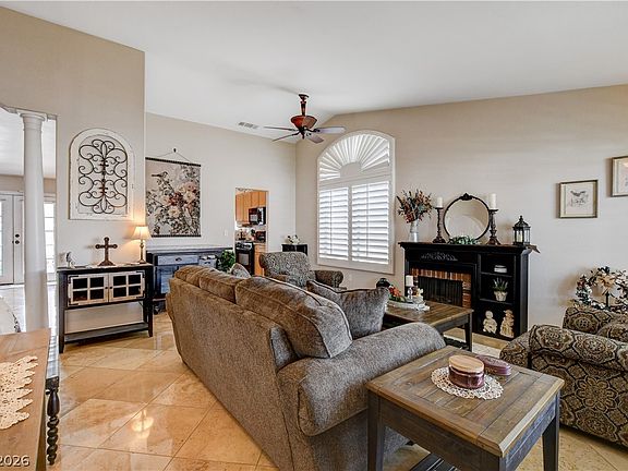 5th image of 429 Flores Cir