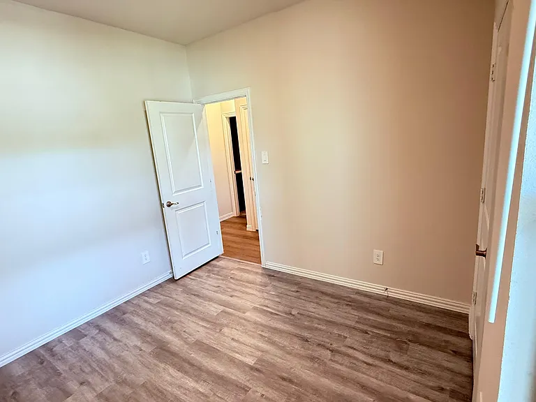 500 Weller Rd — Photo 14