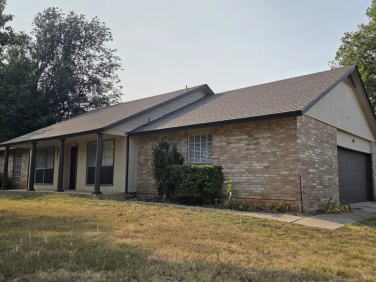 401 Norton Cir — Photo 1