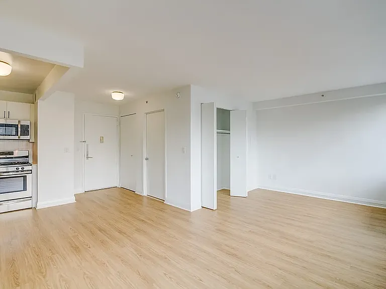 800 6th Ave #21A — Photo 6