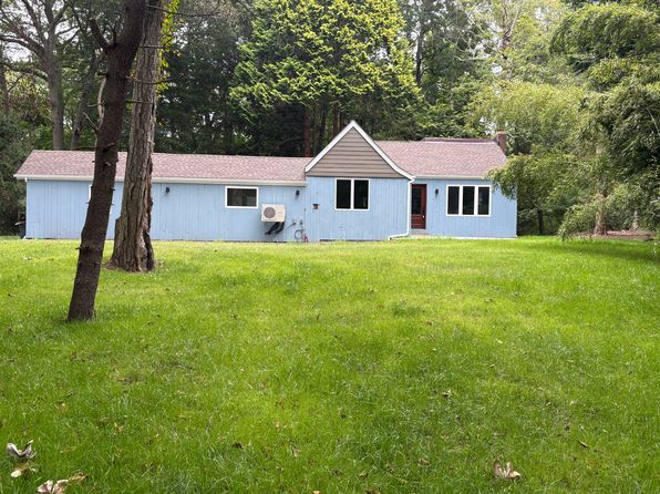 11 Triple Oak Ln