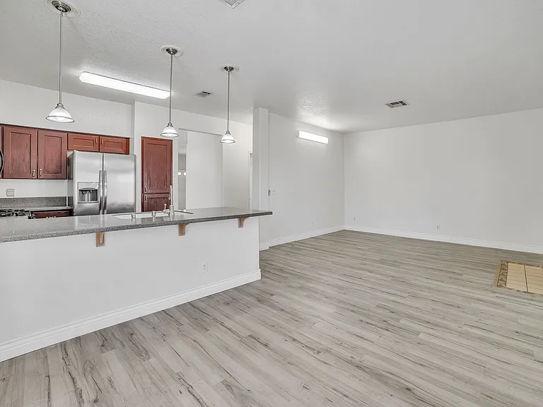 2304 Chatfield Dr — Photo 4