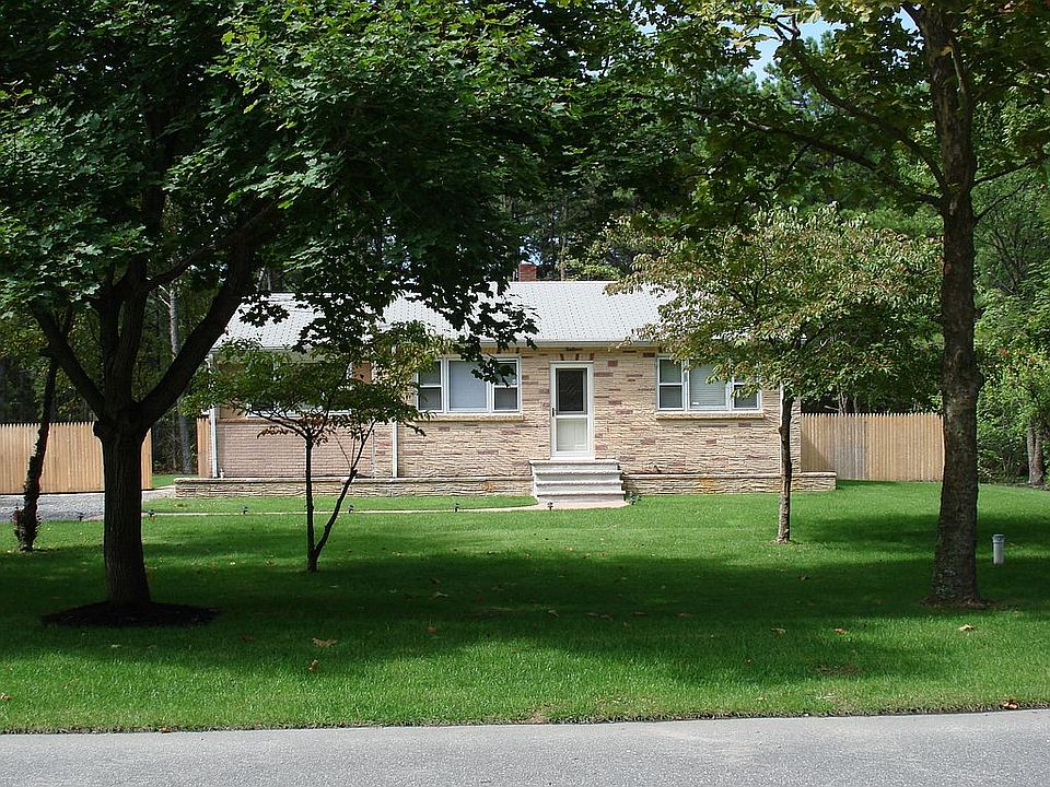 2324 Holly Rd