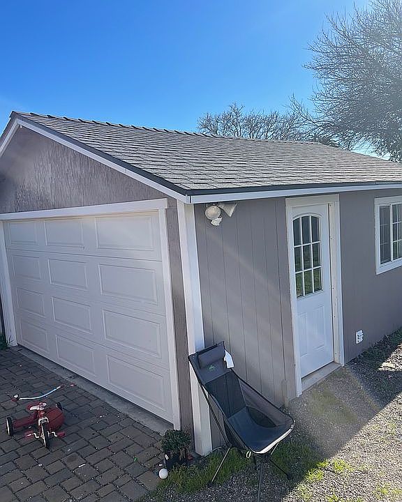 2nd image of 237 Geil St