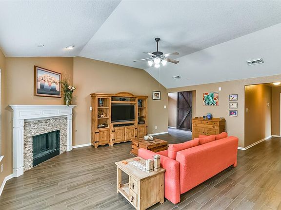 3rd image of 3112 Creek Bank Ln