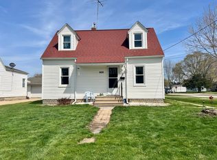 902 Adrian St, Waterloo, IA 50703