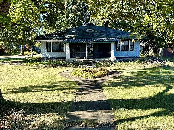 2nd image of 3320 Argyle Ave