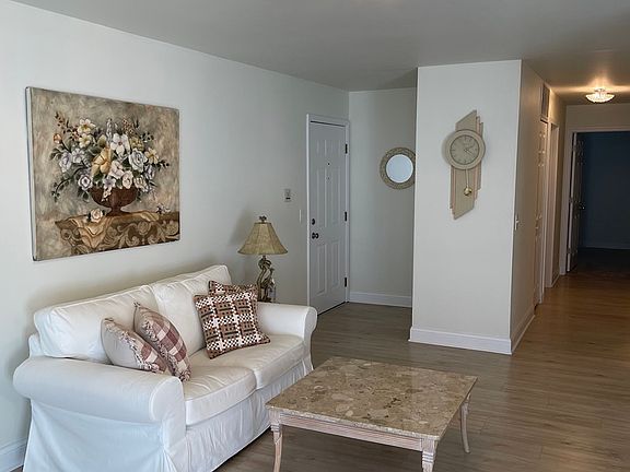 2nd image of 2853 Meadow Ln Unit V1