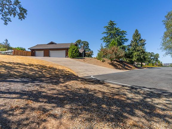 3rd image of 391 Spyglass Rd
