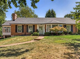 832 Old Bonhomme Rd, Saint Louis, MO 63132