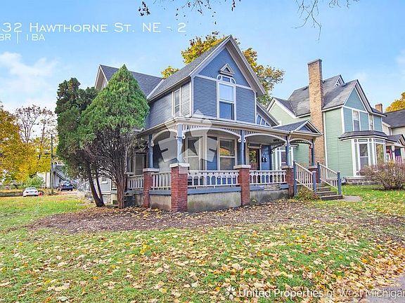 4th image of 632 Hawthorne St NE #2