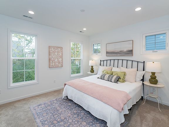5th image of 8419 Villetta Pointe Ln