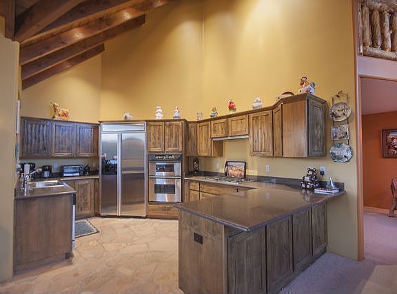 Kitchen and breakfast bar