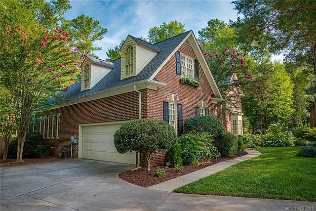 2nd image of 7400 Nicole Cres