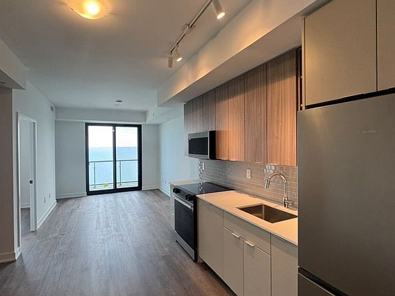 2nd image of 2075 Lakeshore Rd #2105