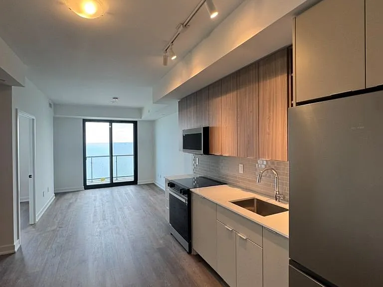 2075 Lakeshore Rd #2105 — Photo 2