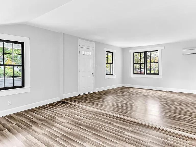 211 Walnut St — Photo 11