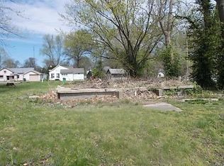 806 E 3rd St, Pana, IL 62557