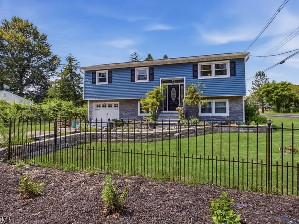 2 Scenic Dr, Green Twp., NJ 07821