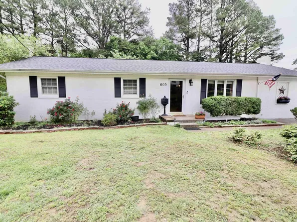 605 Meadow Ln, Murray, KY 42071
