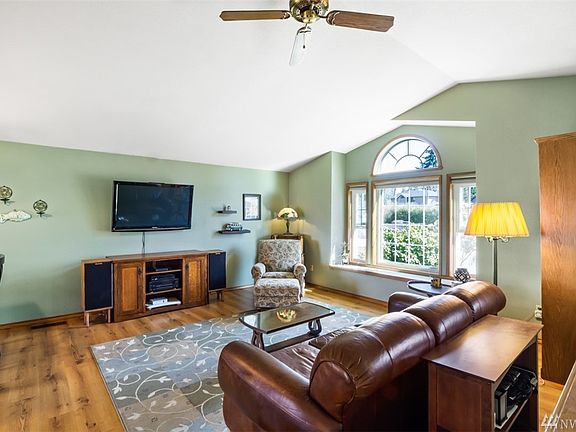 5th image of 8112 198th Avenue Ct E