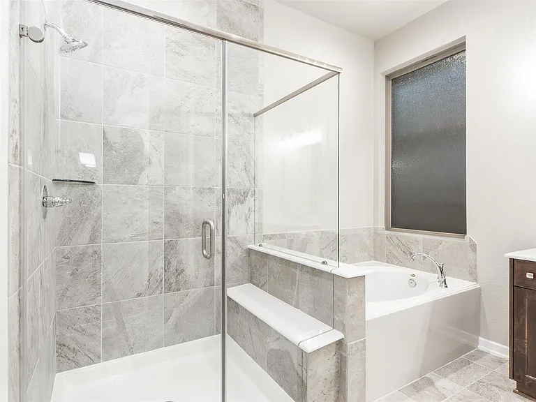 8706 Fox Trail Dr — Photo 14