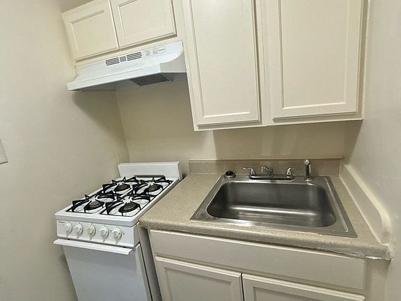 2nd image of 1024 Alvarado Dr SE #17